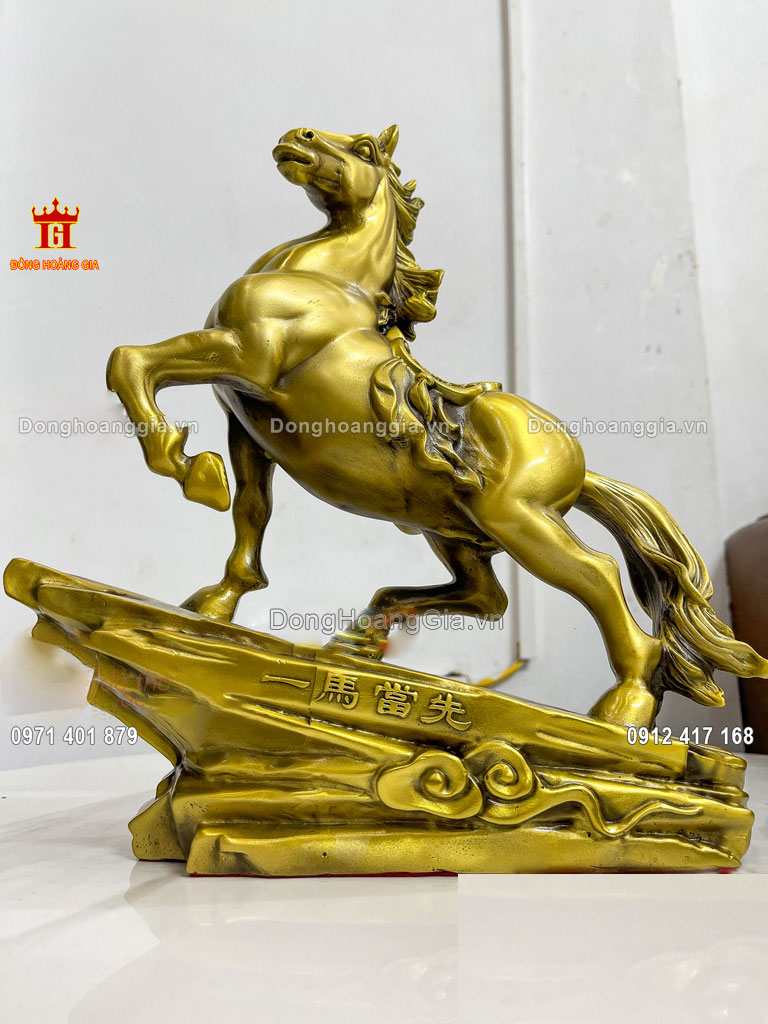 Tượng ngựa hí bằng đồng mang ý nghĩa may mắn, thành công